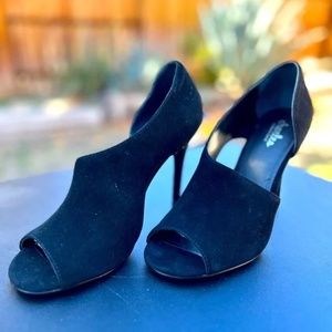 CHARLES by CHARLES DAVID Women's Raile Peep Toe Heels